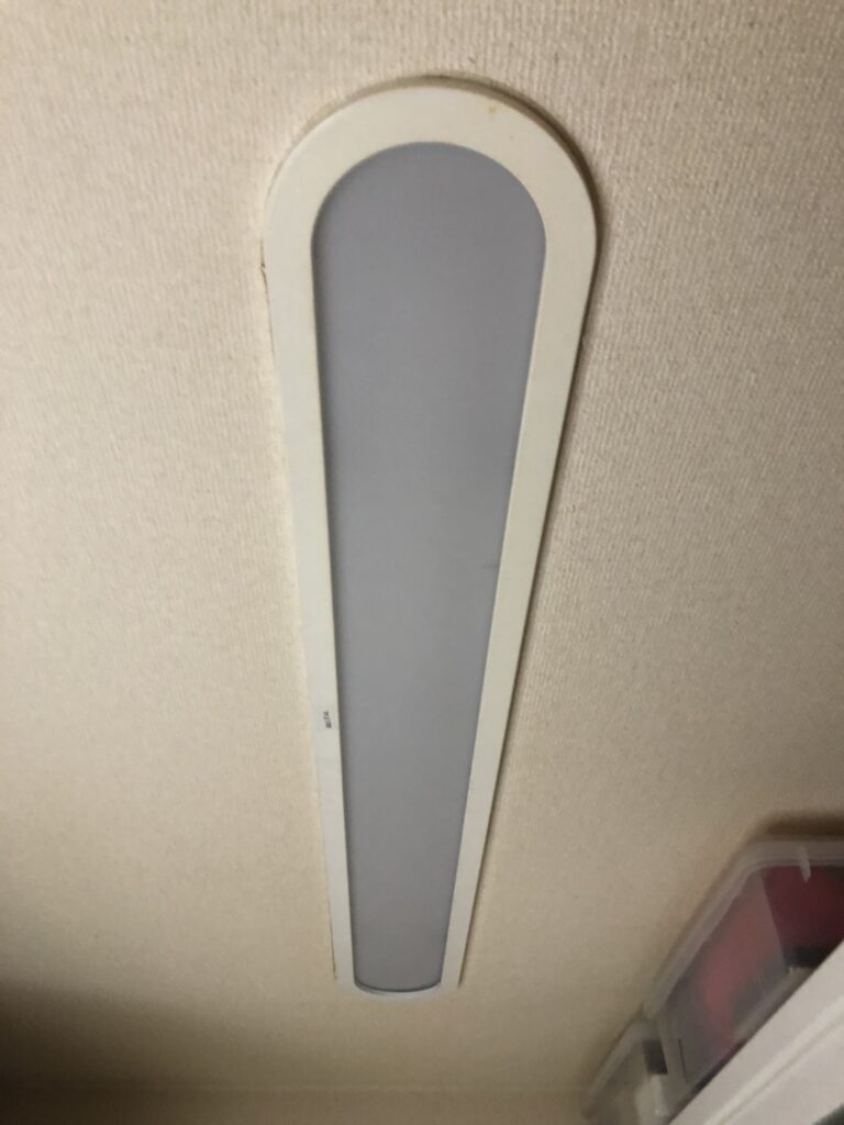 キッチンの照明がチカチカする・・・蛍光灯から直管型LEDランプへの交換も承ります! 桜井電気商会 キッチンの照明がチカチカする・・・蛍光灯から直管型LEDランプへの交換も承ります! 桜井電気商会